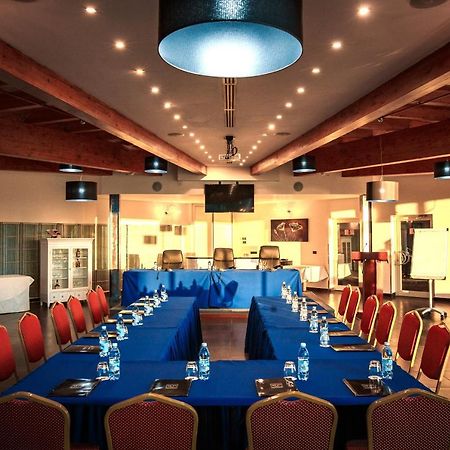 River Palace Hotel Atyrau Exterior photo