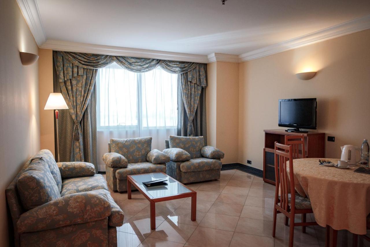 River Palace Hotel Atyrau Exterior photo